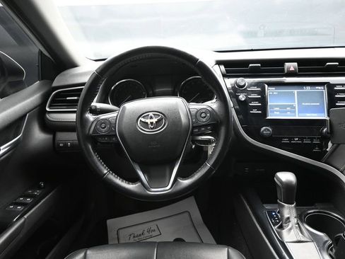 Used 2019 Toyota Camry SE FWD image 13