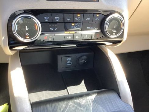 Used 2022 Ford Escape SEL FWD image 32