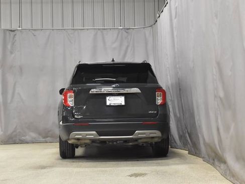 Used 2022 Ford Explorer XLT w/ Equipment Group 202A image 8