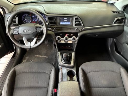Used 2019 Hyundai Elantra SE w/ Cargo Package FWD image 3