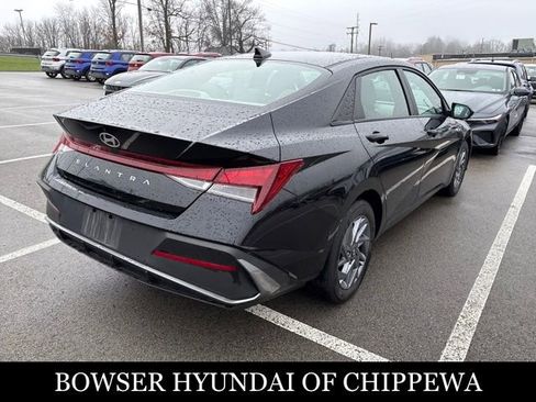 Used 2024 Hyundai Elantra SEL image 5