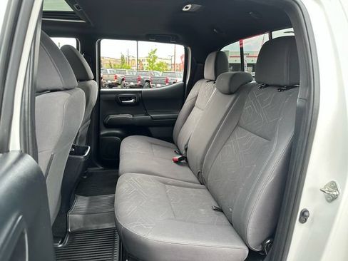 Certified 2017 Toyota Tacoma TRD Off-Road w/ Premium & Technology Package AWD/4WD image 29