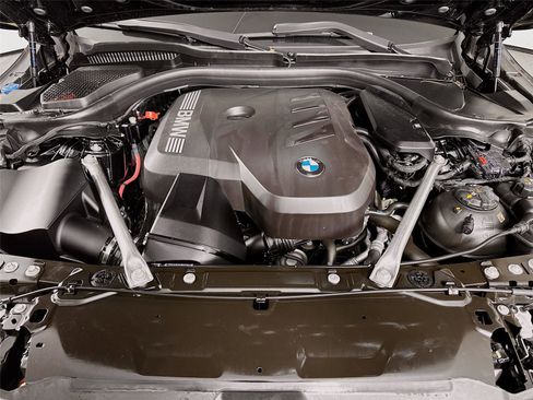 Used 2025 BMW 530i xDrive 530i xDrive w/ Premium Package image 32