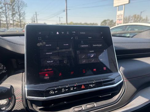 Used 2025 Jeep Compass Trailhawk image 20