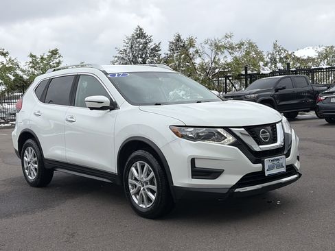 Used 2017 Nissan Rogue SV w/ SV Premium Package AWD/4WD image 3