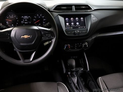 Used 2021 Chevrolet TrailBlazer LS FWD image 16