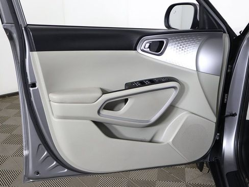 Used 2023 Kia Soul LX w/ LX Technology Package image 21