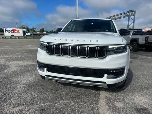 Used 2024 Jeep Wagoneer L Series II RWD image 8