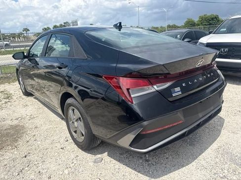 Used 2025 Hyundai Elantra SE w/ Cargo Package FWD image 7