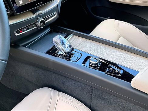 Certified 2026 Volvo XC60 B5 Plus w/ Protection Package Premier image 18