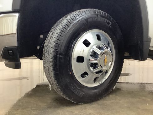 Used 2025 Chevrolet Silverado 3500 LT w/ Safety Package AWD/4WD image 27