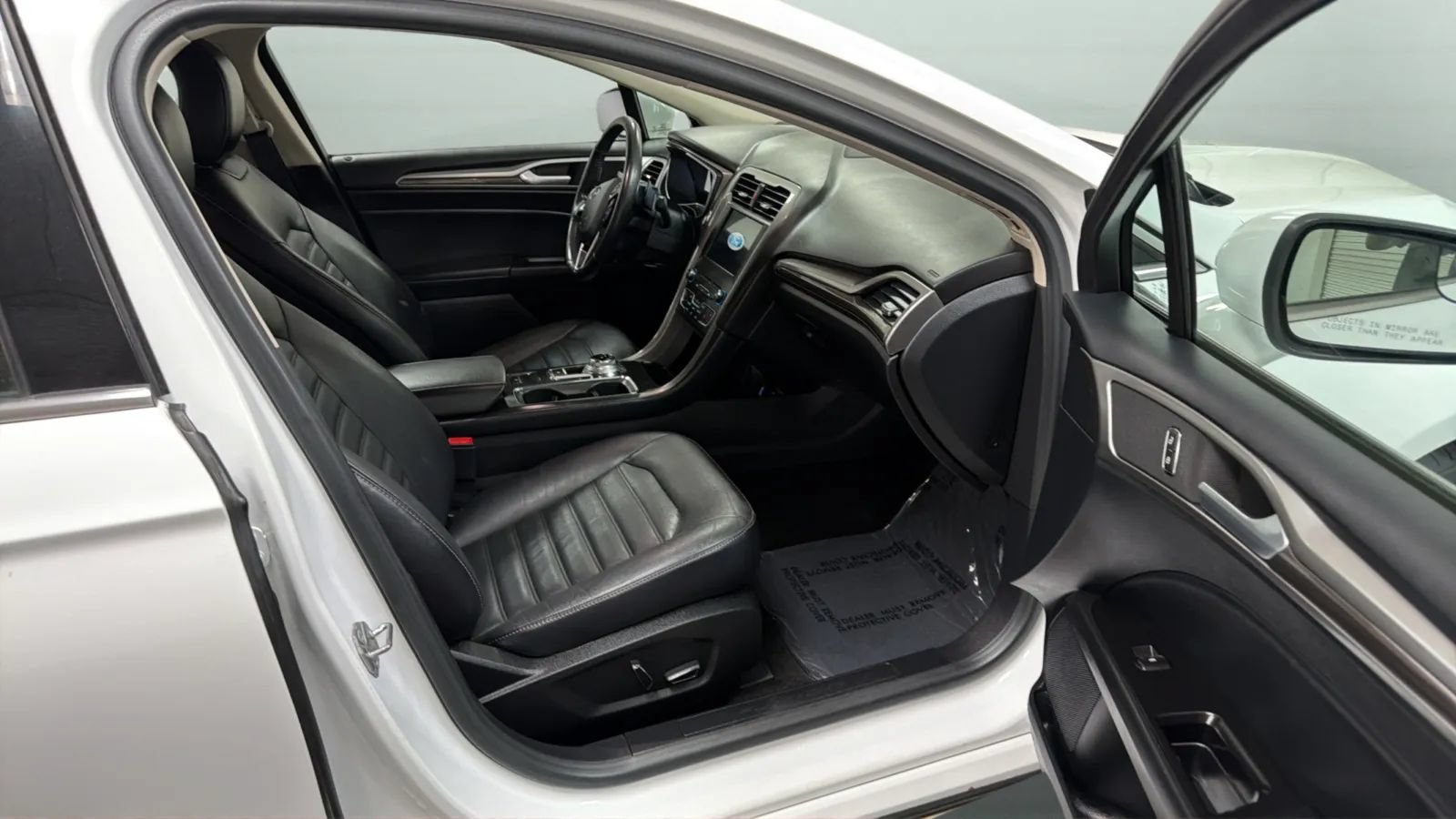 Used 2018 Ford Fusion SE w/ Fusion SE Technology Package FWD image 22