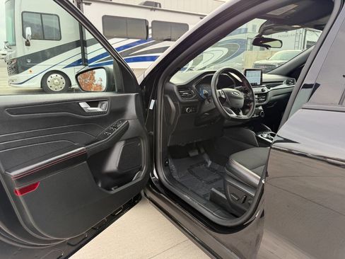 Used 2025 Ford Escape ST-Line image 13