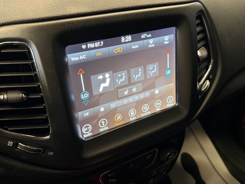 Used 2019 Jeep Compass Trailhawk w/ Cold Weather Group AWD/4WD image 14