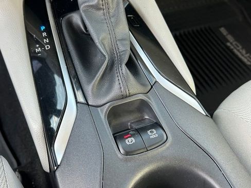 Used 2022 Toyota Corolla Cross LE image 31