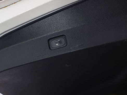 Used 2016 Ford Explorer XLT w/ Equipment Group 202A image 19