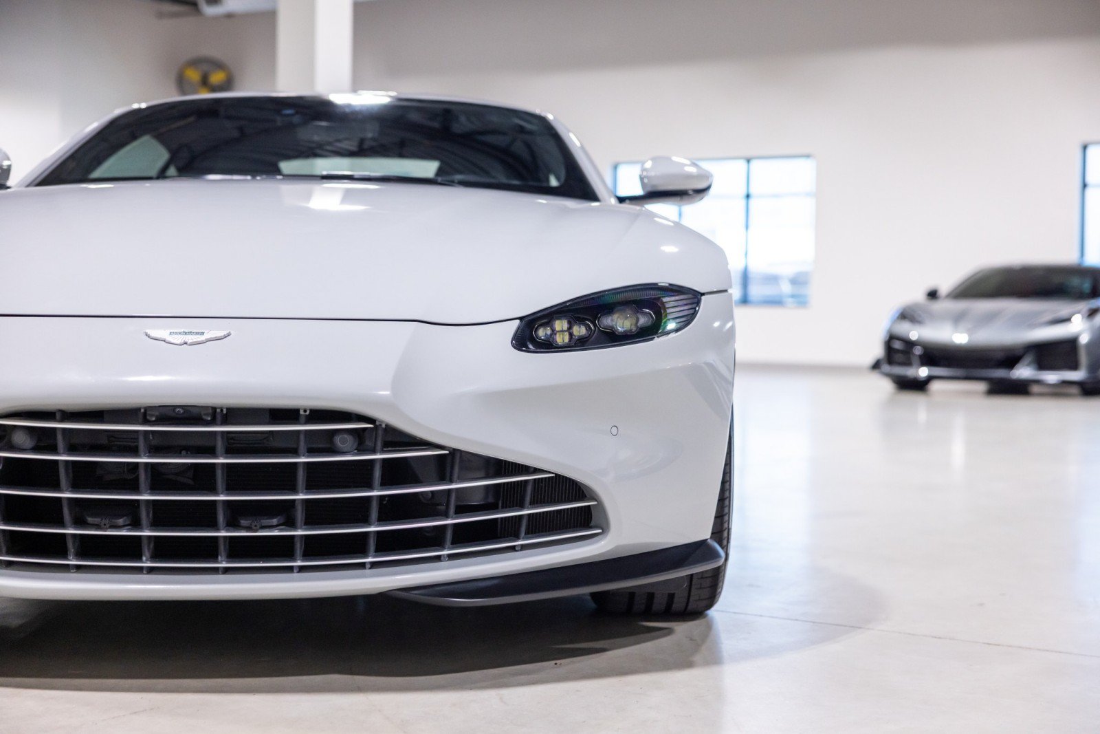 Used 2023 Aston Martin V8 Vantage Coupe RWD image 19