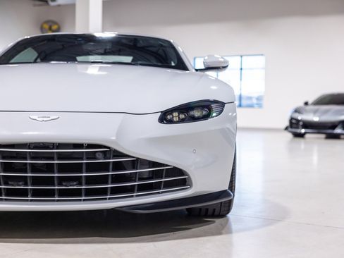 Used 2023 Aston Martin V8 Vantage Coupe RWD image 19