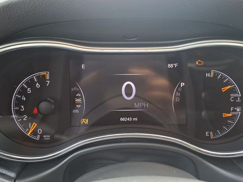 Used 2020 Jeep Grand Cherokee Altitude RWD image 12