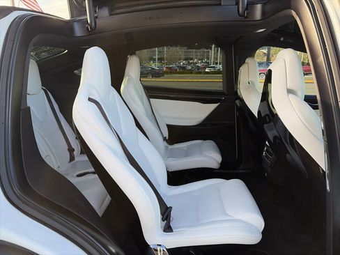 Used 2016 Tesla Model X 75D image 24