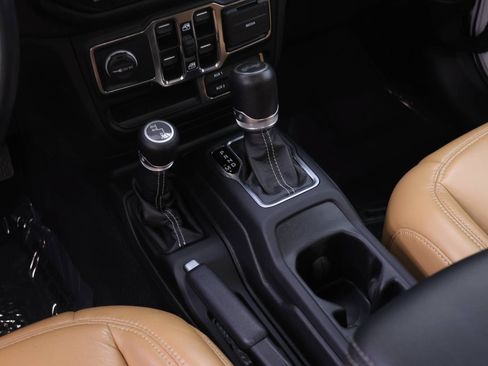 Used 2021 Jeep Wrangler Unlimited Sahara w/ LED Lighting Group AWD/4WD image 15