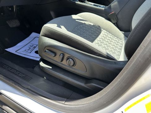 Used 2023 Chevrolet Equinox LS w/ LS Convenience Package FWD image 18