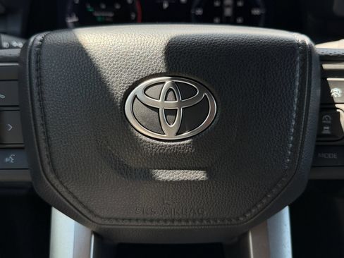 Used 2025 Toyota Tacoma TRD Sport AWD/4WD image 27