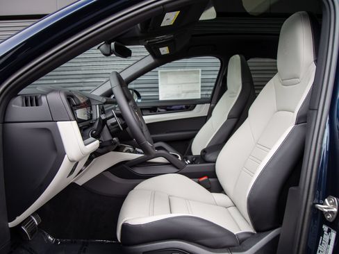 New 2026 Porsche Cayenne S AWD/4WD image 5