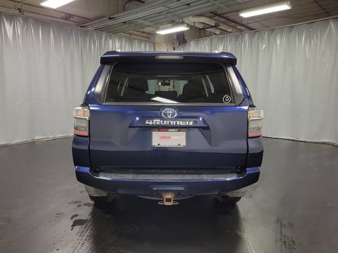 Used 2017 Toyota 4Runner SR5 AWD/4WD image 7