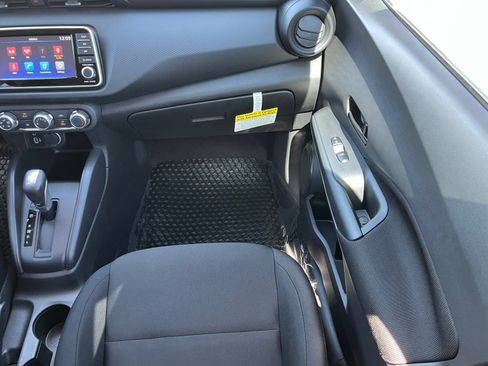Certified 2025 Nissan Kicks Play S image 15