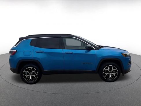 Used 2025 Jeep Compass Limited AWD/4WD image 16