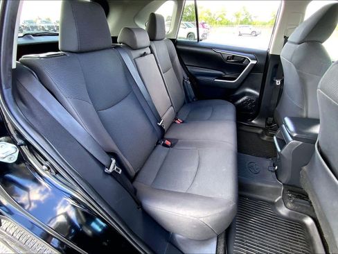 Used 2021 Toyota RAV4 LE image 20