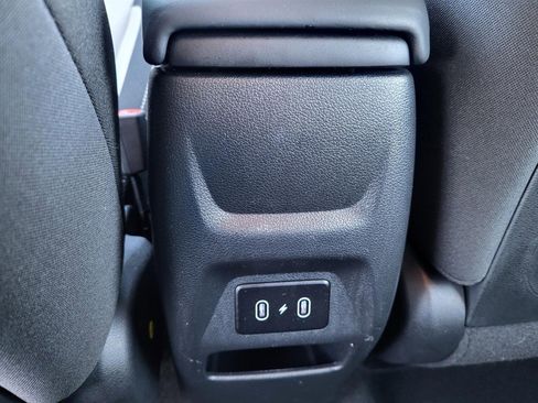 Used 2025 Hyundai Venue SEL image 17