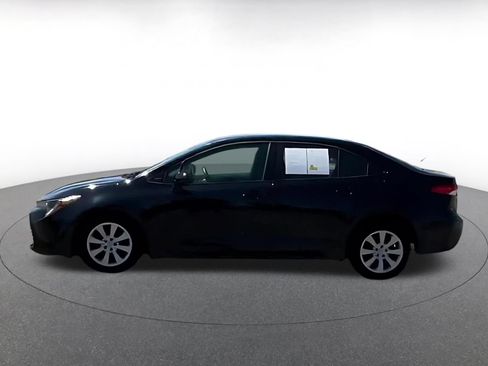 Used 2025 Toyota Corolla LE FWD image 5