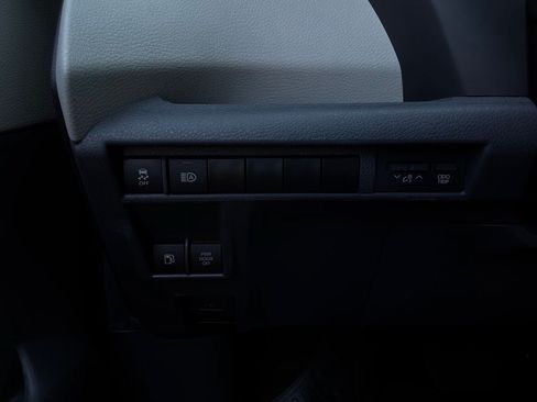 Used 2024 Toyota Sienna XLE FWD image 28