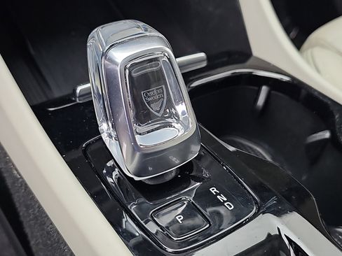 Used 2023 Volvo XC40 B5 Plus image 36