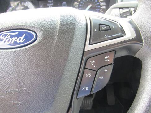 Used 2018 Ford Fusion SE FWD image 18