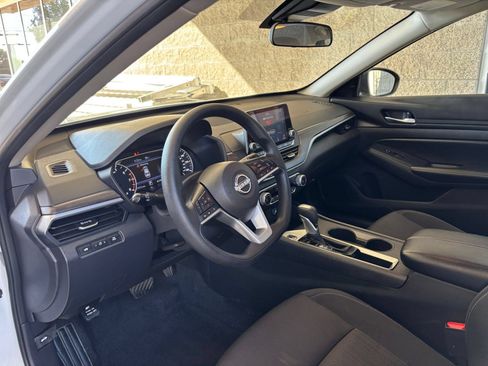 Used 2025 Nissan Altima 2.5 SV FWD image 35
