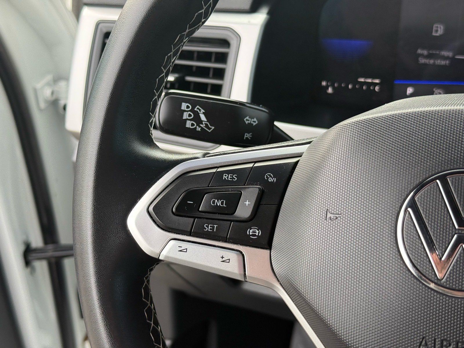 Used 2022 Volkswagen Atlas Cross Sport SE FWD image 17