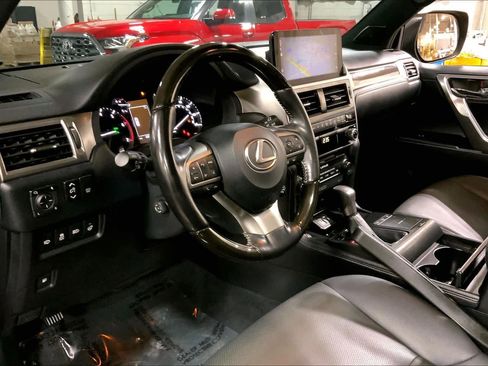 Used 2022 Lexus GX 460 Premium w/ Accessory Package image 17