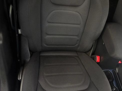 Used 2019 Jeep Renegade Latitude w/ Safety & Security Group II FWD image 19