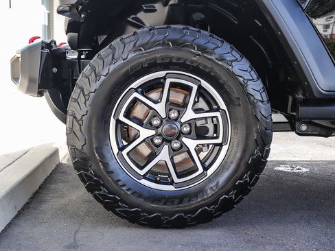 Used 2025 Jeep Wrangler Unlimited Rubicon AWD/4WD image 10