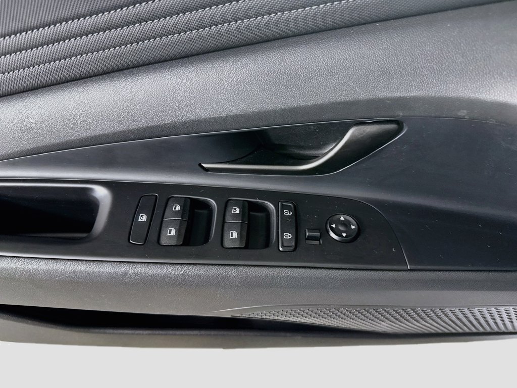 Certified 2025 Hyundai Elantra SEL FWD image 23