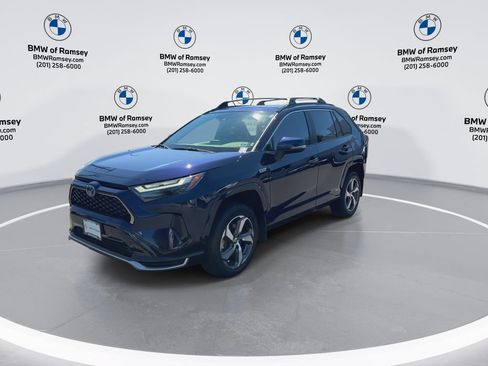 Used 2024 Toyota RAV4 SE w/ Weather & Moonroof Package AWD/4WD image 4