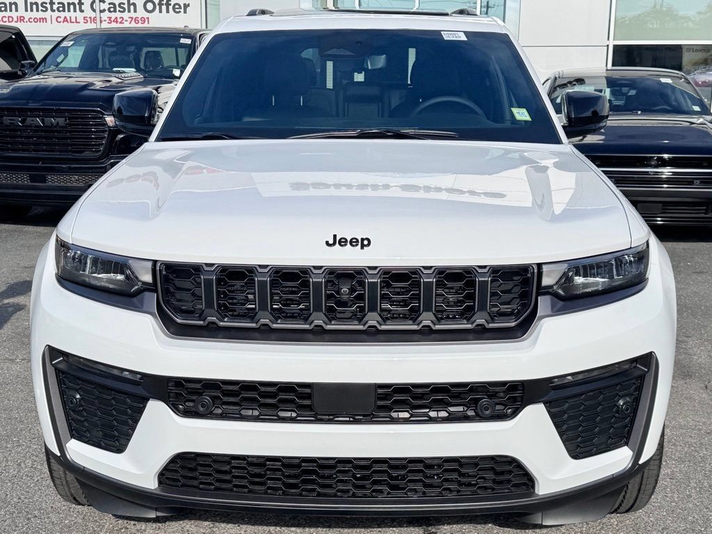 Used 2026 Jeep Grand Cherokee Limited AWD/4WD image 2