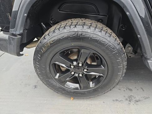 Used 2022 Jeep Wrangler Unlimited Sahara image 33