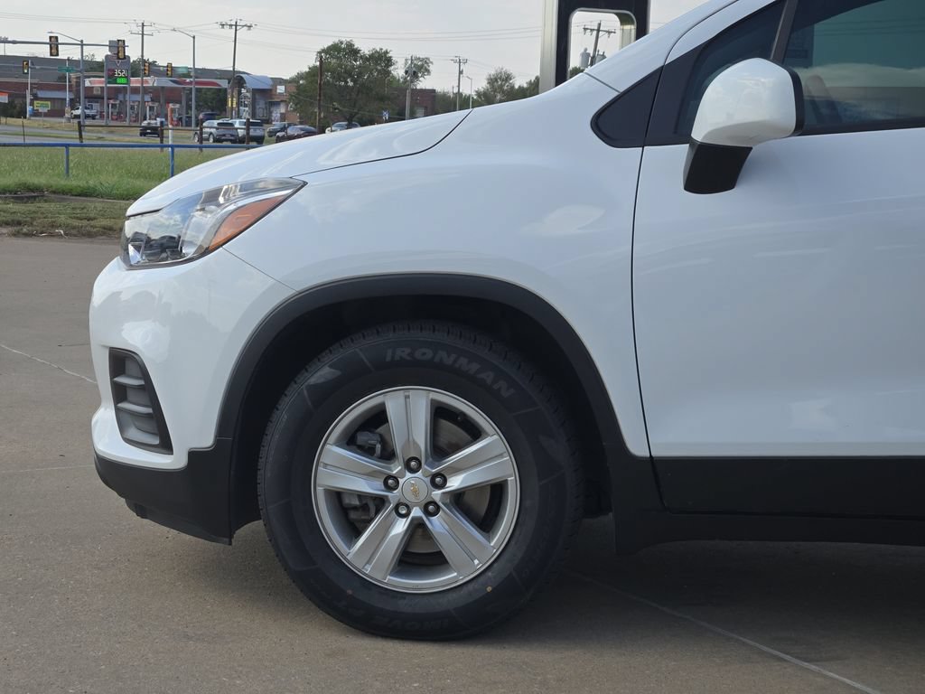 Used 2022 Chevrolet Trax LS w/ Tint and Cruise Package FWD image 27