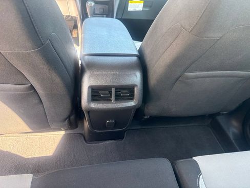 Used 2018 Chevrolet Equinox LS FWD image 28