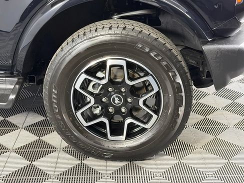Used 2025 Ford Bronco Outer Banks AWD/4WD image 11