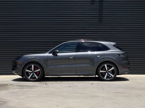 Certified 2026 Porsche Cayenne GTS AWD/4WD image 2